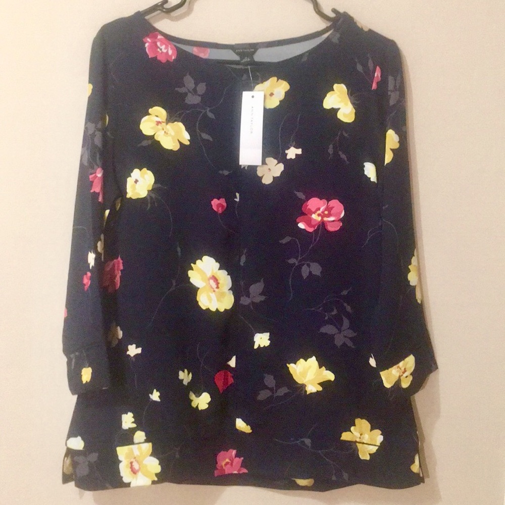 Ann Taylor Floral Top 🌸🌸